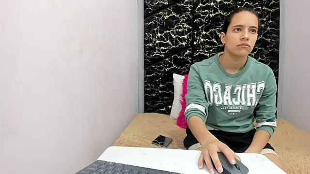 Snapshot of MiaCours chatting on 6, 7, 2026 MiaCours online show from 6, 7, 2026