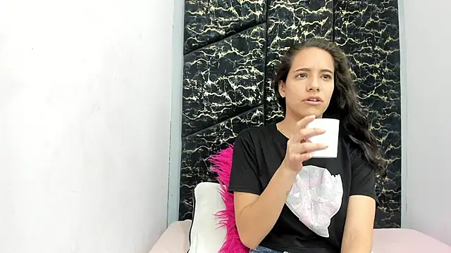Snapshot of MiaCours chatting on 4, 7, 2026 MiaCours online show from 4, 7, 2026