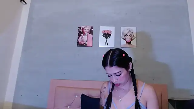 Olivia Spear online show from 3, 10, 2025