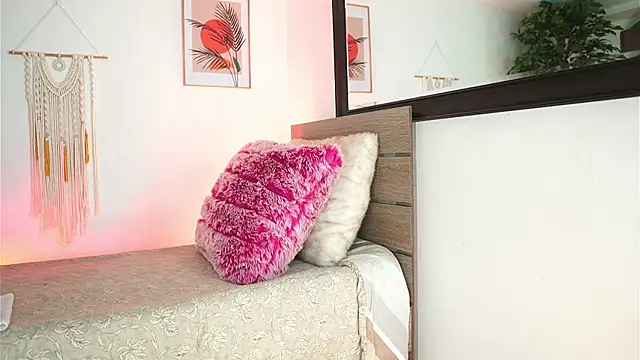 melissa laurent  online show from 15, 9, 2025