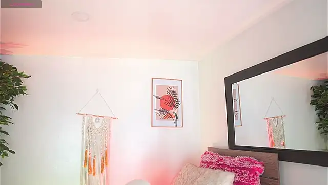 melissa laurent  online show from 5, 11, 2025