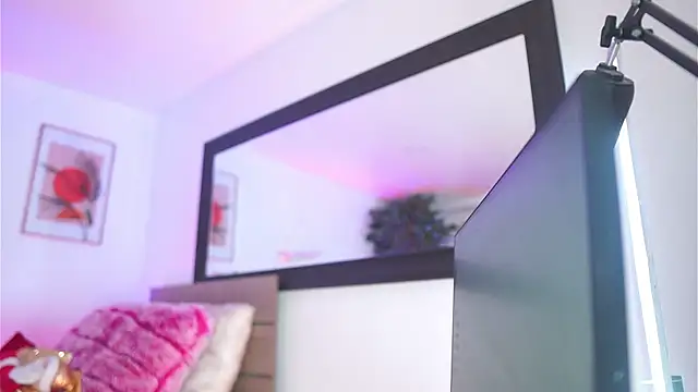 melissa laurent  online show from 7, 11, 2025