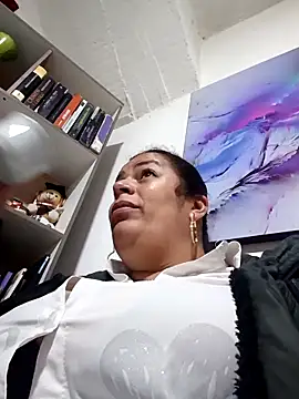 Mia-Glow online show from 11, 9, 2025