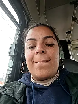 Mia-Glow online show from 13, 10, 2025