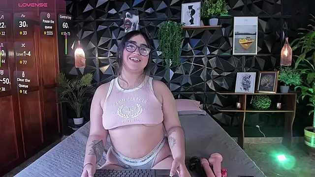 April  foxx online show from 27, 9, 2025