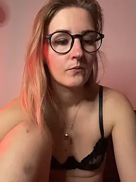 LauraLuxxx online show from 26, 11, 2025