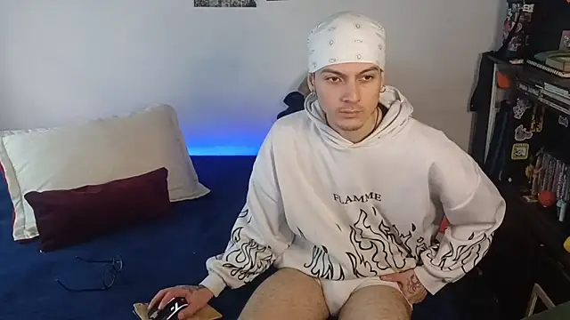 Snapshot of Dioniso_guy8 chatting on 9, 10, 2025 Dioniso guy8 online show from 9, 10, 2025