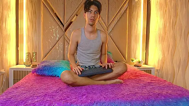 Couplex xxx online show from 4, 12, 2025