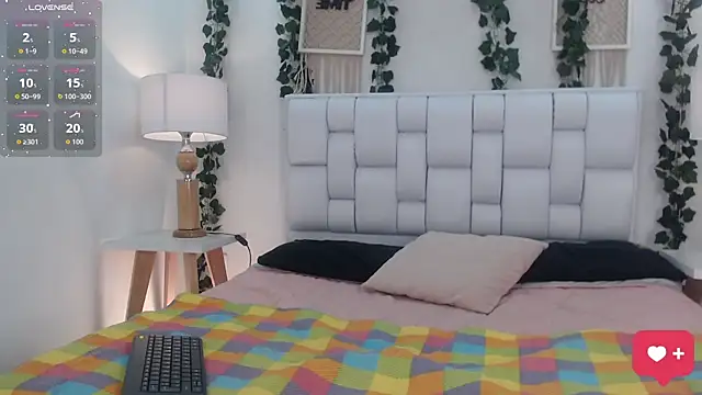 Tiffanygh  online show from 6, 10, 2025