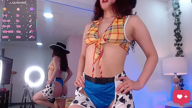 Tiffanygh  online show from 15, 10, 2025