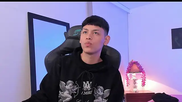 Snapshot of zeus_blaze chatting on 20, 9, 2025 zeus blaze online show from 20, 9, 2025