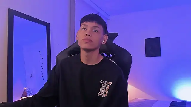 Snapshot of zeus_blaze chatting on 29, 9, 2025 zeus blaze online show from 29, 9, 2025