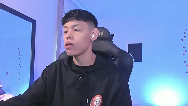 Snapshot of zeus_blaze chatting on 2, 10, 2025 zeus blaze online show from 2, 10, 2025