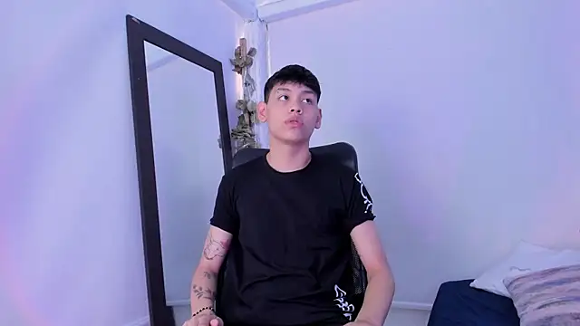 Snapshot of zeus_blaze chatting on 15, 11, 2025 zeus blaze online show from 15, 11, 2025