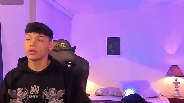 Snapshot of zeus_blaze chatting on 10, 11, 2025 zeus blaze online show from 10, 11, 2025