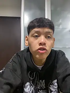 Snapshot of zeus_blaze chatting on 13, 9, 2025 zeus blaze online show from 13, 9, 2025