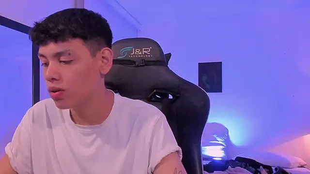 Snapshot of zeus_blaze chatting on 29, 11, 2025 zeus blaze online show from 29, 11, 2025