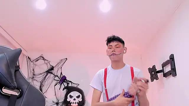 Snapshot of zeus_blaze chatting on 3, 10, 2025 zeus blaze online show from 3, 10, 2025