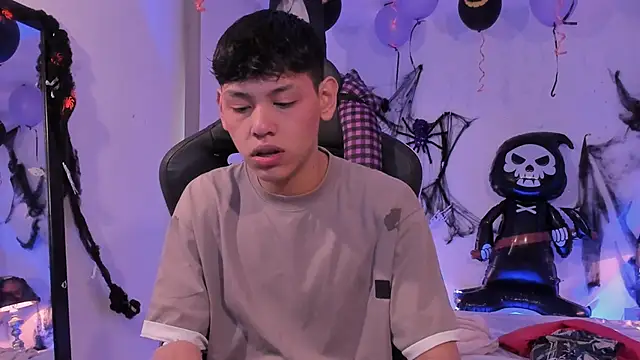 Snapshot of zeus_blaze chatting on 24, 10, 2025 zeus blaze online show from 24, 10, 2025