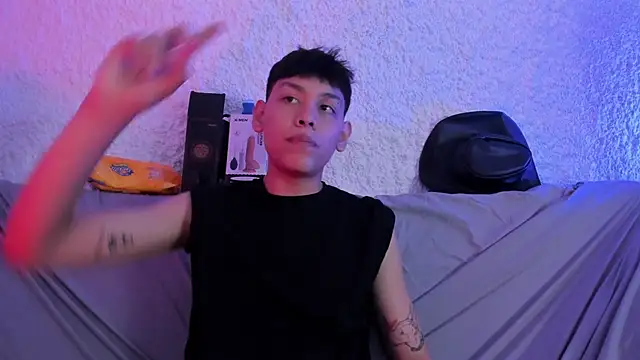 Snapshot of zeus_blaze chatting on 14, 11, 2025 zeus blaze online show from 14, 11, 2025