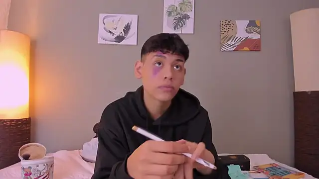 Snapshot of zeus_blaze chatting on 15, 10, 2025 zeus blaze online show from 15, 10, 2025