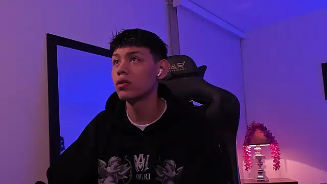 Snapshot of zeus_blaze chatting on 18, 9, 2025 zeus blaze online show from 18, 9, 2025