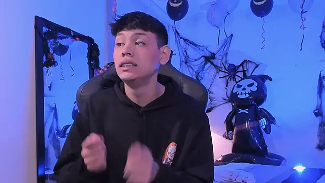 Snapshot of zeus_blaze chatting on 21, 10, 2025 zeus blaze online show from 21, 10, 2025