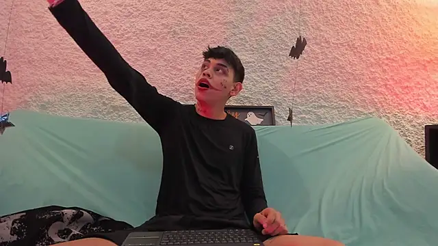 Snapshot of zeus_blaze chatting on 25, 10, 2025 zeus blaze online show from 25, 10, 2025