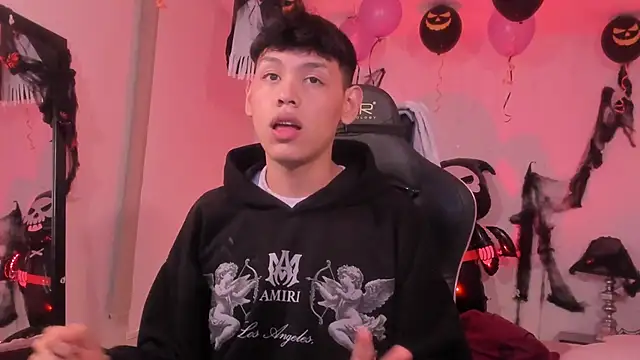 Snapshot of zeus_blaze chatting on 18, 10, 2025 zeus blaze online show from 18, 10, 2025