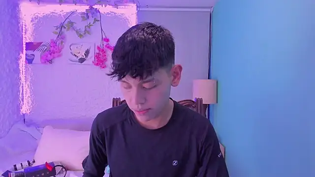 Snapshot of zeus_blaze chatting on 30, 10, 2025 zeus blaze online show from 30, 10, 2025