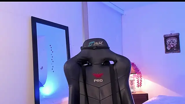 Snapshot of zeus_blaze chatting on 23, 9, 2025 zeus blaze online show from 23, 9, 2025