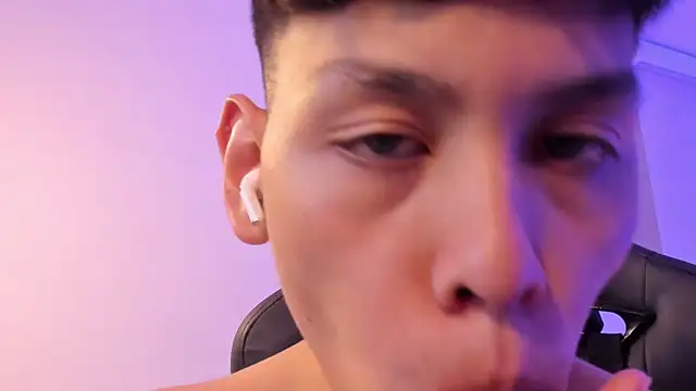 Snapshot of zeus_blaze chatting on 27, 9, 2025 zeus blaze online show from 27, 9, 2025