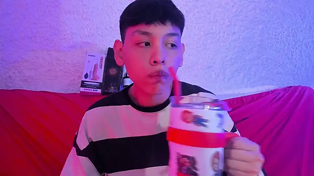 Snapshot of zeus_blaze chatting on 12, 11, 2025 zeus blaze online show from 12, 11, 2025