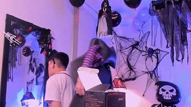 Snapshot of zeus_blaze chatting on 9, 10, 2025 zeus blaze online show from 9, 10, 2025