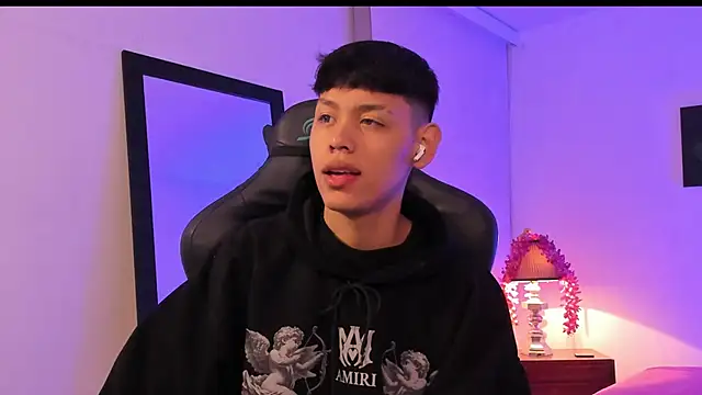 Snapshot of zeus_blaze chatting on 19, 9, 2025 zeus blaze online show from 19, 9, 2025