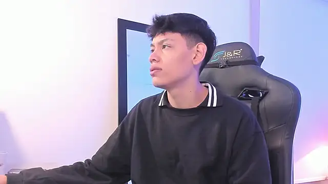 Snapshot of zeus_blaze chatting on 11, 9, 2025 zeus blaze online show from 11, 9, 2025