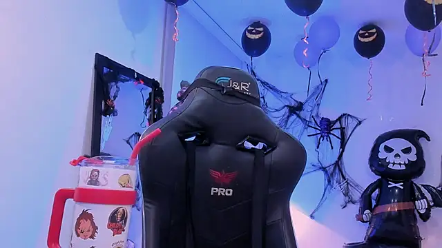 Snapshot of zeus_blaze chatting on 22, 10, 2025 zeus blaze online show from 22, 10, 2025