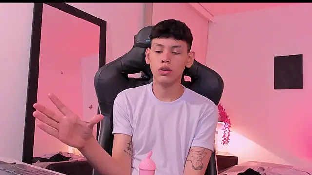 Snapshot of zeus_blaze chatting on 24, 9, 2025 zeus blaze online show from 24, 9, 2025