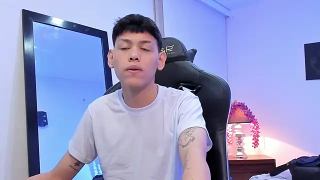 Snapshot of zeus_blaze chatting on 18, 9, 2025 zeus blaze online show from 18, 9, 2025