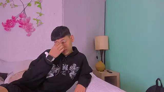 Snapshot of zeus_blaze chatting on 24, 9, 2025 zeus blaze online show from 24, 9, 2025