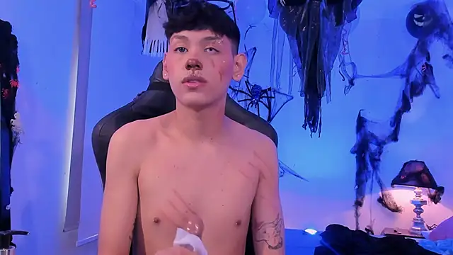 Snapshot of zeus_blaze chatting on 15, 10, 2025 zeus blaze online show from 15, 10, 2025