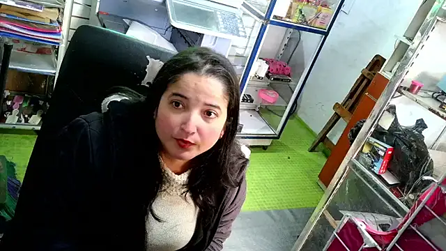 Ainaraazul online show from 8, 9, 2025