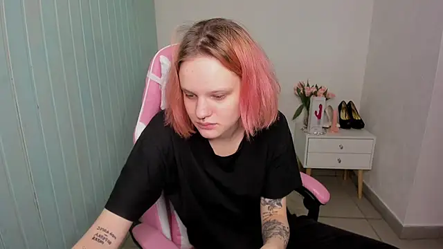 Elieiza xo online show from 4, 10, 2025