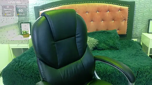 Snapshot of Natalie_loffreda chatting on 11, 11, 2025 Natalie loffreda online show from 11, 11, 2025