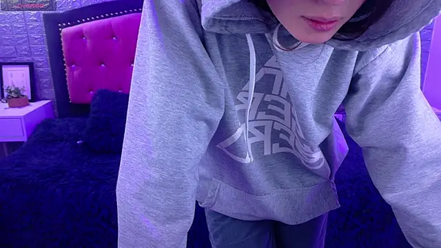 Snapshot of Natalie_loffreda chatting on 21, 11, 2025 Natalie loffreda online show from 21, 11, 2025