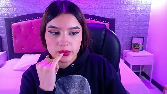 Snapshot of Natalie_loffreda chatting on 28, 11, 2025 Natalie loffreda online show from 28, 11, 2025