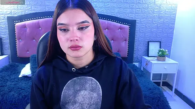 Snapshot of Natalie_loffreda chatting on 25, 10, 2025 Natalie loffreda online show from 25, 10, 2025