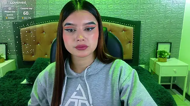 Snapshot of Natalie_loffreda chatting on 24, 11, 2025 Natalie loffreda online show from 24, 11, 2025