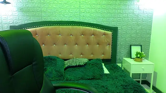 Snapshot of Natalie_loffreda chatting on 21, 10, 2025 Natalie loffreda online show from 21, 10, 2025