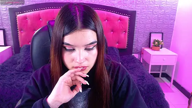 Snapshot of Natalie_loffreda chatting on 28, 10, 2025 Natalie loffreda online show from 28, 10, 2025